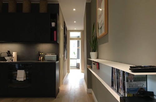 Neukoelln Apartment | Cozy Vacation Apartment for Up to 6 Guests with Kitchen