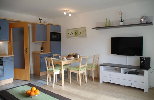Werdum Apartment | Guest-Rated 10/10: Family-Friendly Gästegarten Apartment