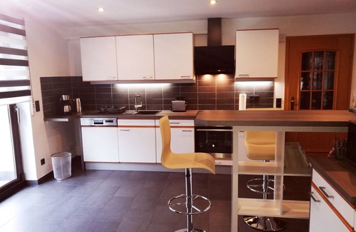 Loef Apartment | Vacation apartment HAUS KORJÄSSER, Moselle view and sun terrace