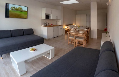 Sanderau House | Comfortable City Apartment in Würzburg with Terrace & Parking