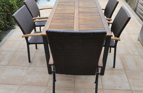 Sanderau House | Comfortable City Apartment in Würzburg with Terrace & Parking