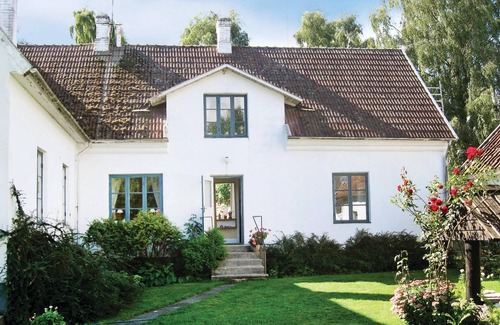 Nar Apartment | Cozy Vacation Apartment in Lau with Lake Views & Spa