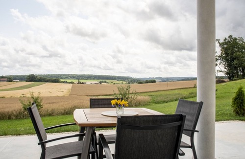 Laichingen Apartment | Relax in Mohnblume Apartment with Spa & Child-Friendly Amenities