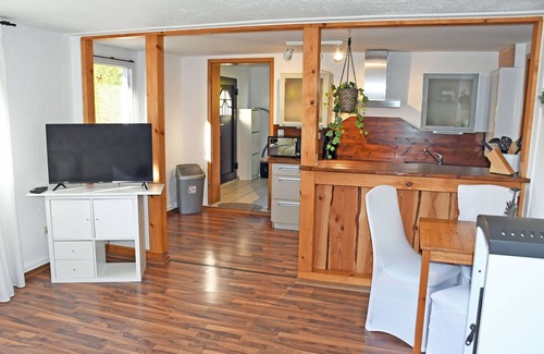 Thesenvitz Apartment | Cozy Mohnblume Apartment with Fireplace & Ocean View
