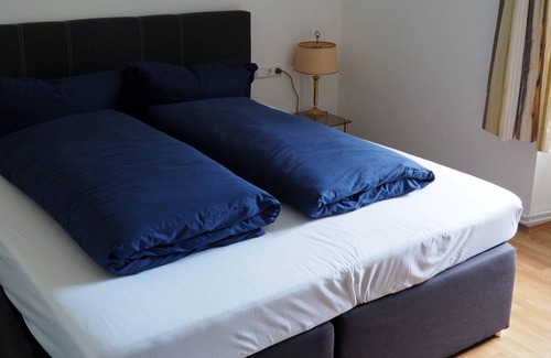 Hayingen Apartment | Cozy Vacation Apartment Nonne with Free Breakfast for Families