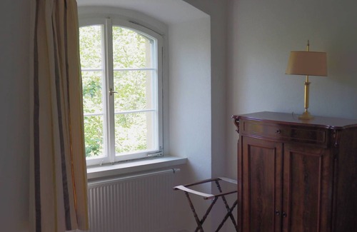 Hayingen Apartment | Cozy Vacation Apartment Nonne with Free Breakfast for Families