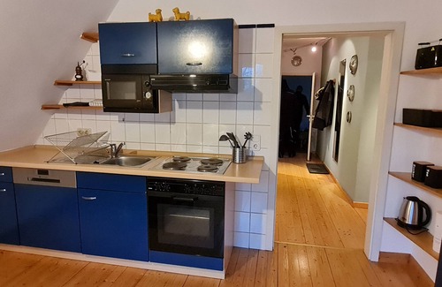 Halbs Condo | Idyllic Ollywood HILL Apartment with Balcony & Spa Retreat