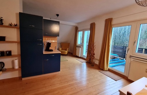 Halbs Condo | Idyllic Ollywood HILL Apartment with Balcony & Spa Retreat