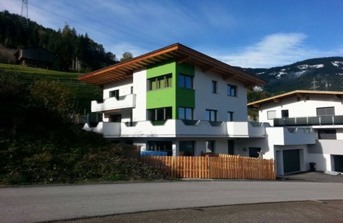 Emberg Apartment | Ideal Vacation Apartment 300m from Hochzillertal Valley Run