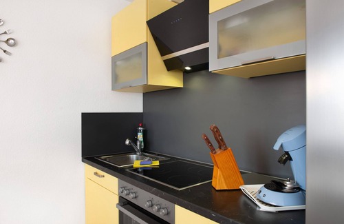 Ueberlingen Apartment | Relax at Vacation Apartment "Red Poppy" with Ocean Views