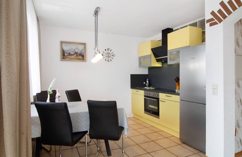 Ueberlingen Apartment | Relax at Vacation Apartment "Red Poppy" with Ocean Views