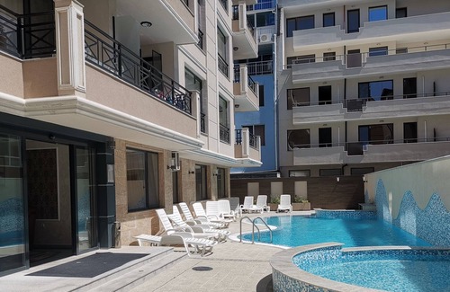 Old Town Apartment | Beachfront Vacation Apartment with Pool and Spa Amenities