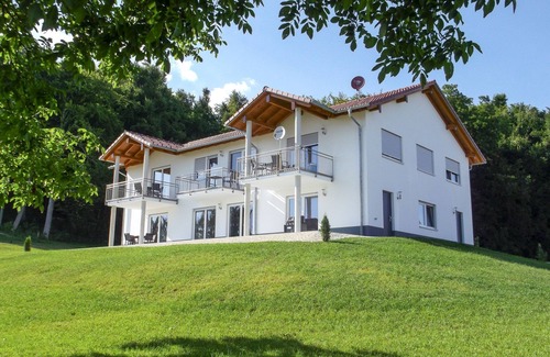 Laichingen Apartment | Relax in Sonnenblume: Family-Friendly Apartment with Spa