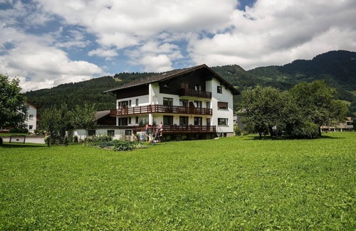 Grossdorf Apartment | Vacation apartment Seefluh - Gästehaus Meusburger