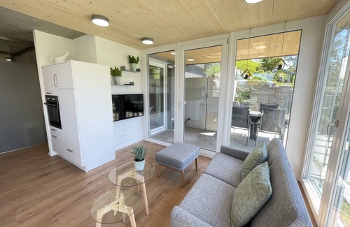 Sipplingen Apartment | Relax in Torkelstube: Oceanfront Vineyard Retreat
