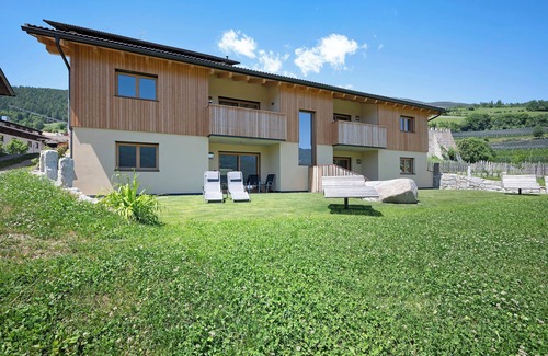 Feldthurns Apartment | Idyllic Vacation Apartment "Teutenhofer Kastanie" with Spa