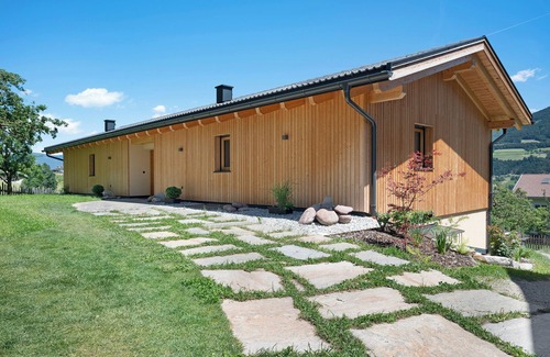 Feldthurns Apartment | Idyllic Vacation Apartment "Teutenhofer Kastanie" with Spa