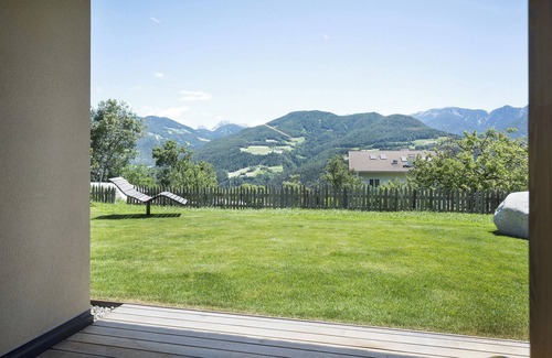 Feldthurns Apartment | Idyllic Vacation Apartment "Teutenhofer Kastanie" with Spa