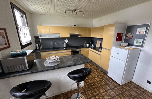 Rhens Apartment | Cozy Vacation Apartment Traumpfadblick with Balcony