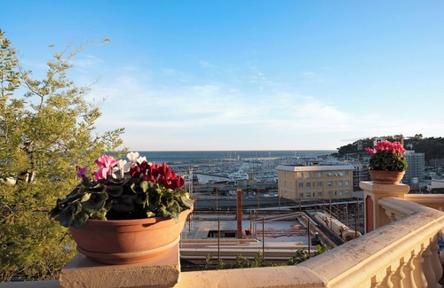 Varazze Apartment | Seaside Retreat: Family-Friendly Apartment with Ocean Views