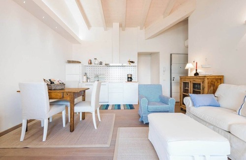 Malcesine Old Town Apartment | Scenic Vacation Apartment “Vecchio Frantoio” with Views