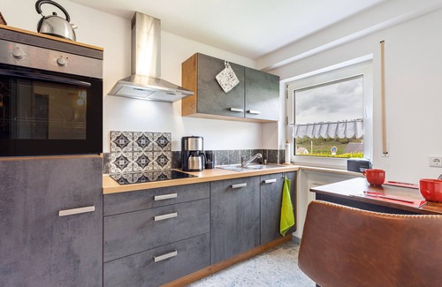 Hoppecke Apartment | Cozy Vacation Apartment "Wilde Schanze" with Garden & Wifi