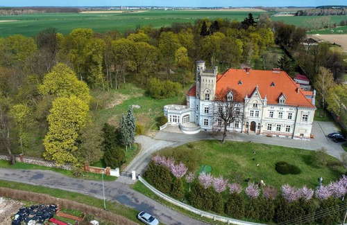 Swiebodzin Apartment | Elegant Vacation Apartment with Fireplace in Castle Park