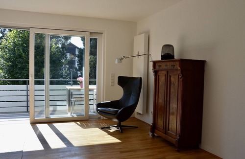 Wasserburg Apartment | Stylish Balcony Apartment ZOOM with Pool & Lake Views