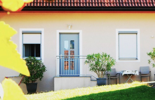 Leibnitz Apartment | Stunning Vacation Apartment 'Zweisamkeit' with Ocean Views