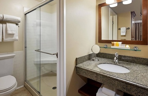 Coronado Hotel | Enjoy Beach Access & Relaxing Amenities Near Seaport Village