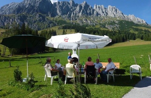Muehlbach Am Hochkoenig Apartment | Cozy Apartment with Terrace in Hochkönig's Mountain Paradise