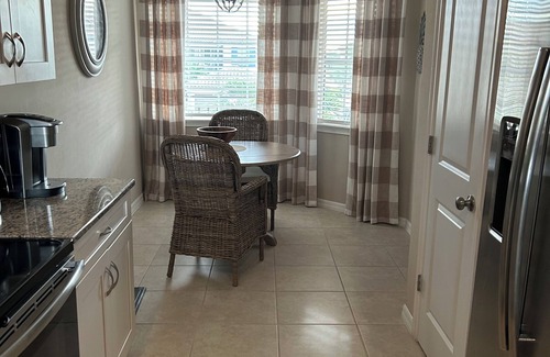 Naples Condo | Upscale Ocean View 2BR Condo with Pool & Spa Amenities