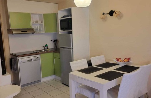 Saint-Cyprien Plage Cabin | Vacation cottage air conditioning swimming pool parking on Saint-Cyprien beach
