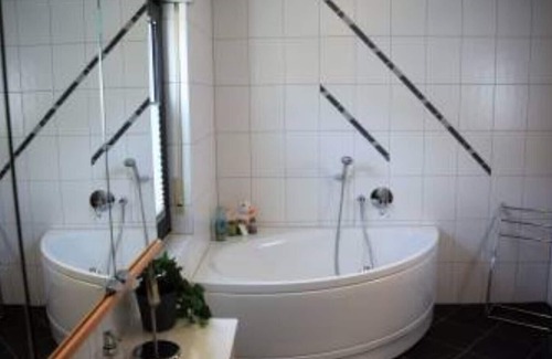 Leimen Apartment | Inviting Vacation Cottage in Gräfensteiner Land with Spa