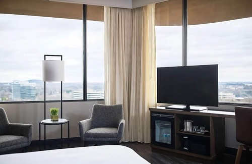 Nashville Resort | Discover Nashville: Perfect Getaway Near GEODIS Park