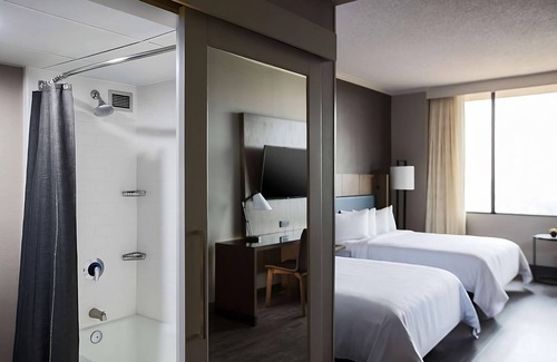 Nashville Resort | Discover Nashville: Perfect Getaway Near GEODIS Park