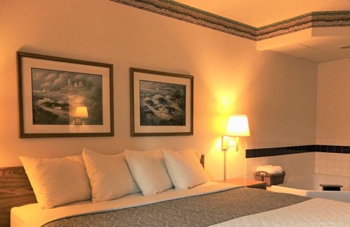 Thorp House | Vacation Day Is Always A Great Idea! Free Parking & Breakfast, Near Conway Park