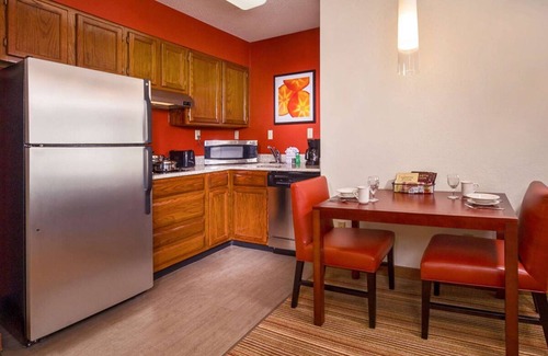 Barracks Road House | Getaway Awaits: Pet-Friendly Hotel Near David Harrison Park