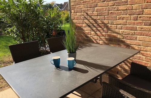Neue Tiefe Apartment | Vacation apartment An der Waterkant with terrace in Haus Bürgermeister-Fox 44a on Fe