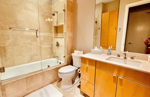 Waller Creek District Condo | Vacation Downtown Austin with hot tub