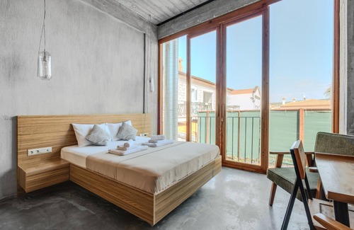Hacımemis House | Beachside Getaway: Vacation Flat w Pool Near Alacati