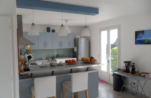 Saint-Gildas-de-Rhuys House | Scenic Getaway with Island Views & Nordic Bath Option