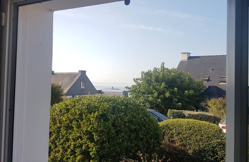 Saint-Gildas-de-Rhuys House | Scenic Getaway with Island Views & Nordic Bath Option
