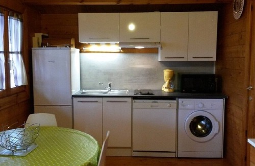 Terrasson-la-Villedieu Ski Chalet | Relaxing Rentals in Périgord with Heated Salt Pool