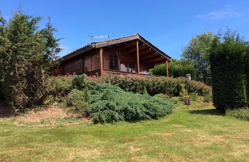 Terrasson-la-Villedieu Ski Chalet | Relaxing Rentals in Périgord with Heated Salt Pool