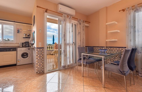 Bahia Calma Apartment | Vacation 'Fuerteventura' with Shared Pool, Wi-Fi and Air Conditioning