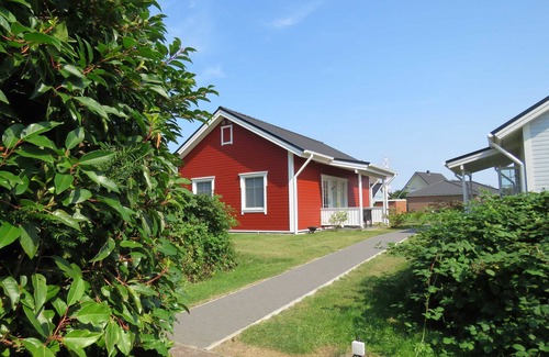 Hollern House | Cozy Holiday Home Nordland with Ocean View and Pool
