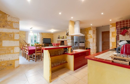Saint-Pierre-de-Cole House | Elegant Vacation Home "Maison Sébastien" with Private Pool