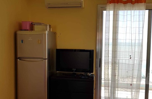 Casuzze Apartment | Beachfront Vacation Home: Perfect for Families and Pets!