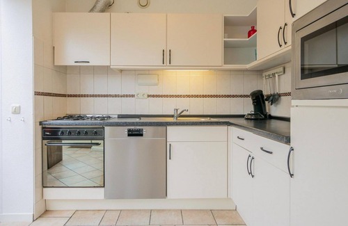 Julianadorp aan zee House | Family-Friendly Duyngroet with Enclosed Garden Near Beach